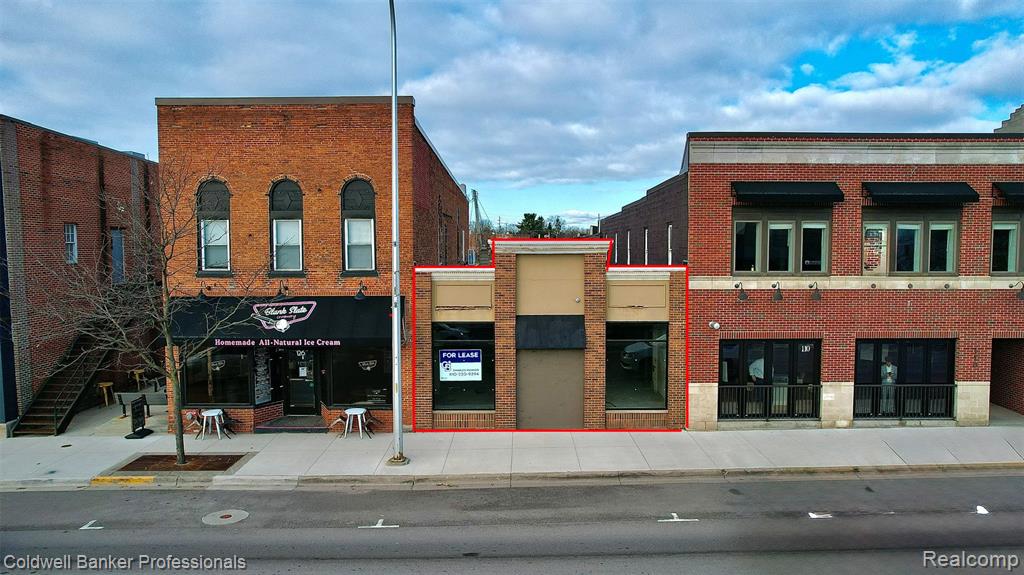 118 E Grand River Avenue Property Photo 1