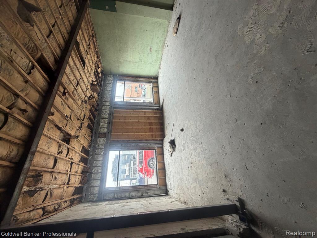 118 E Grand River Avenue Property Photo 2