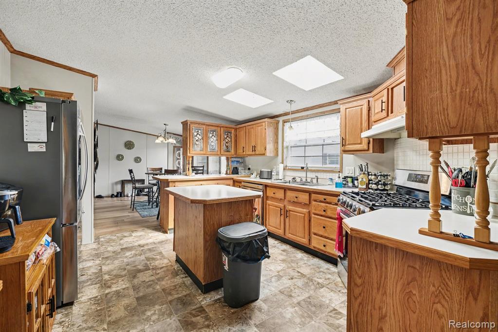 23312 Crystal Dr Property Photo 8
