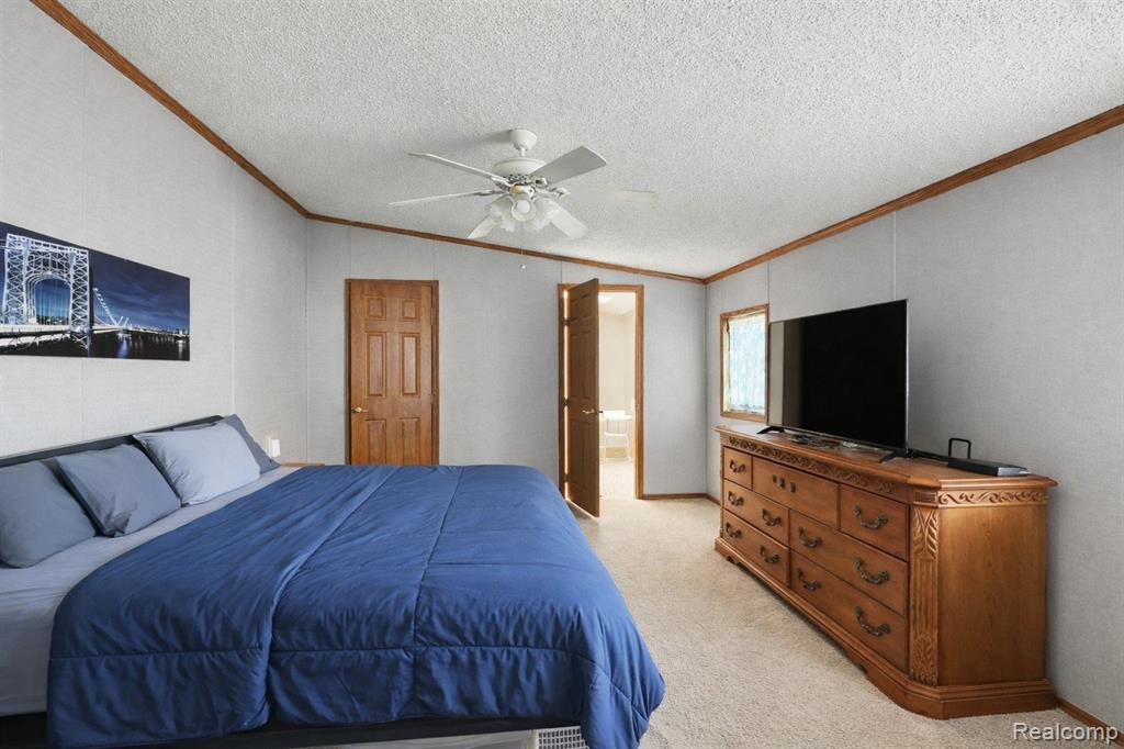 23312 Crystal Dr Property Photo 10