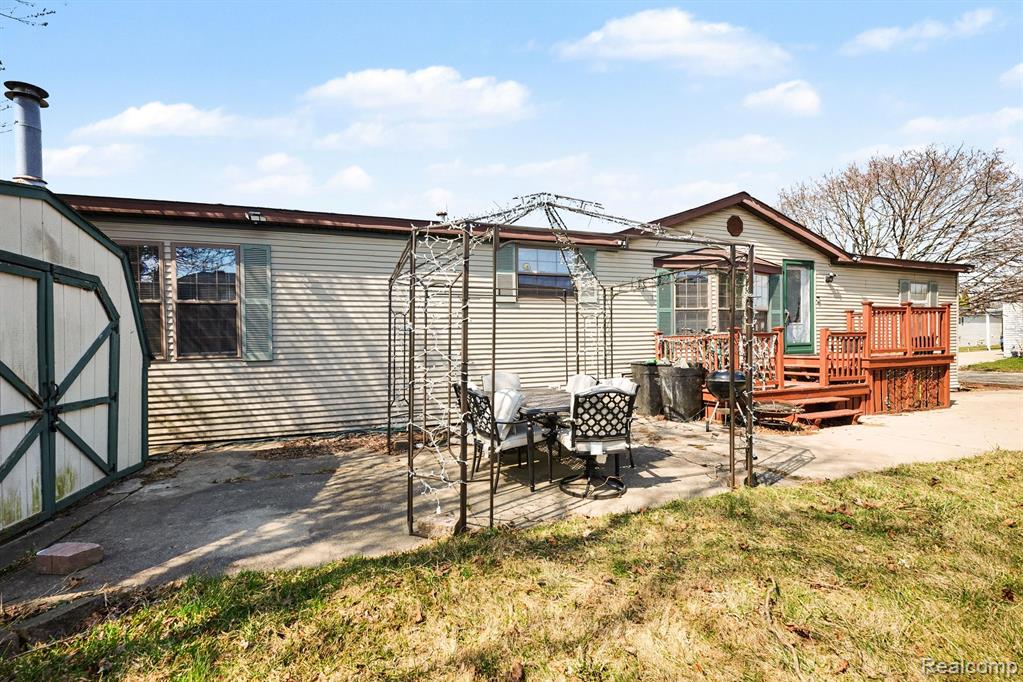 23312 Crystal Dr Property Photo 12