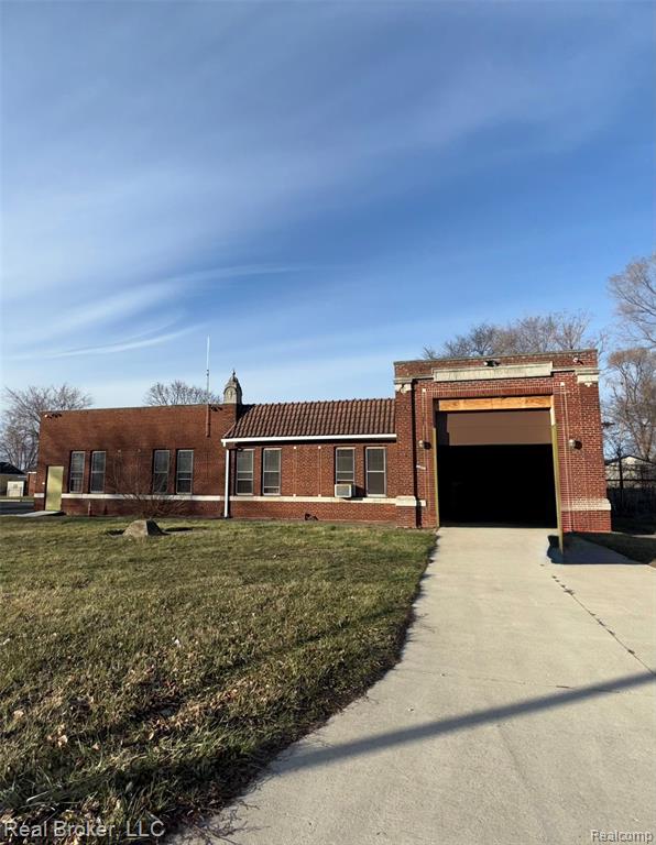 27113 W Outer Drive Property Photo 1