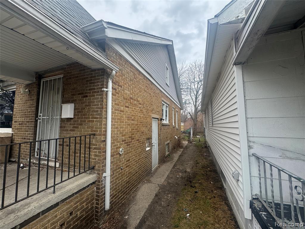 15416 Snowden Street Property Photo 4