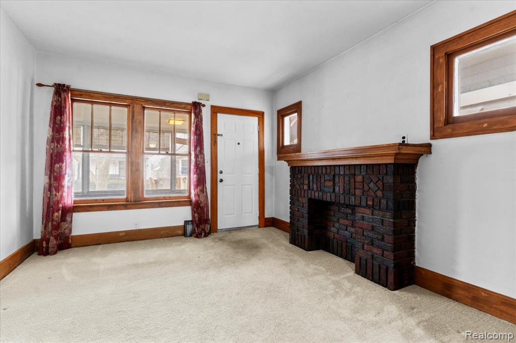 133 Oak Street Property Photo 4