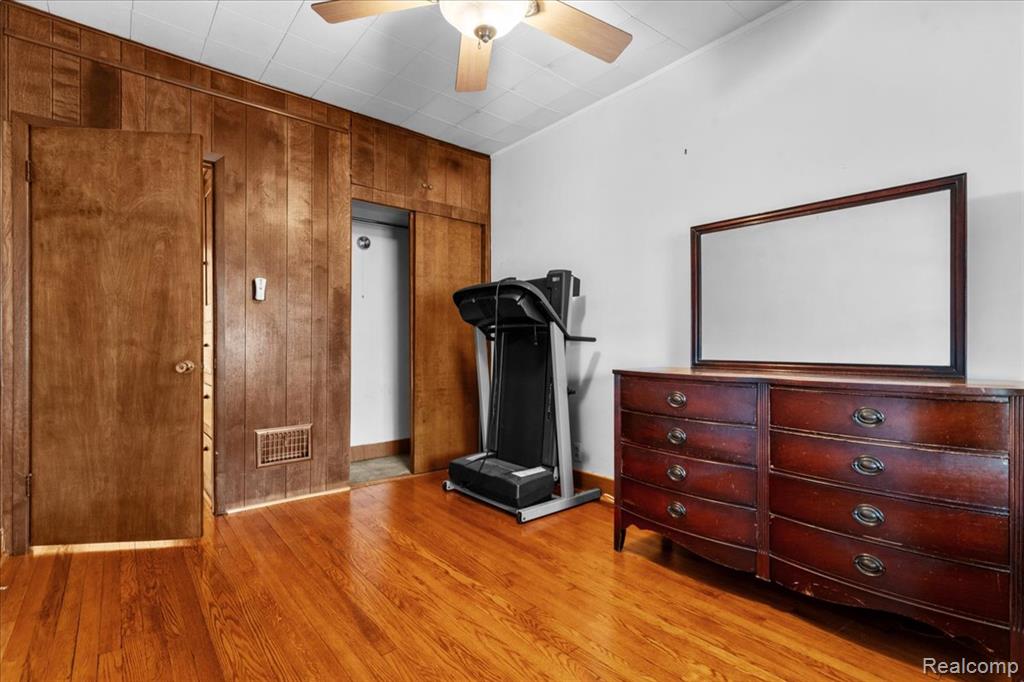 133 Oak Street Property Photo 17
