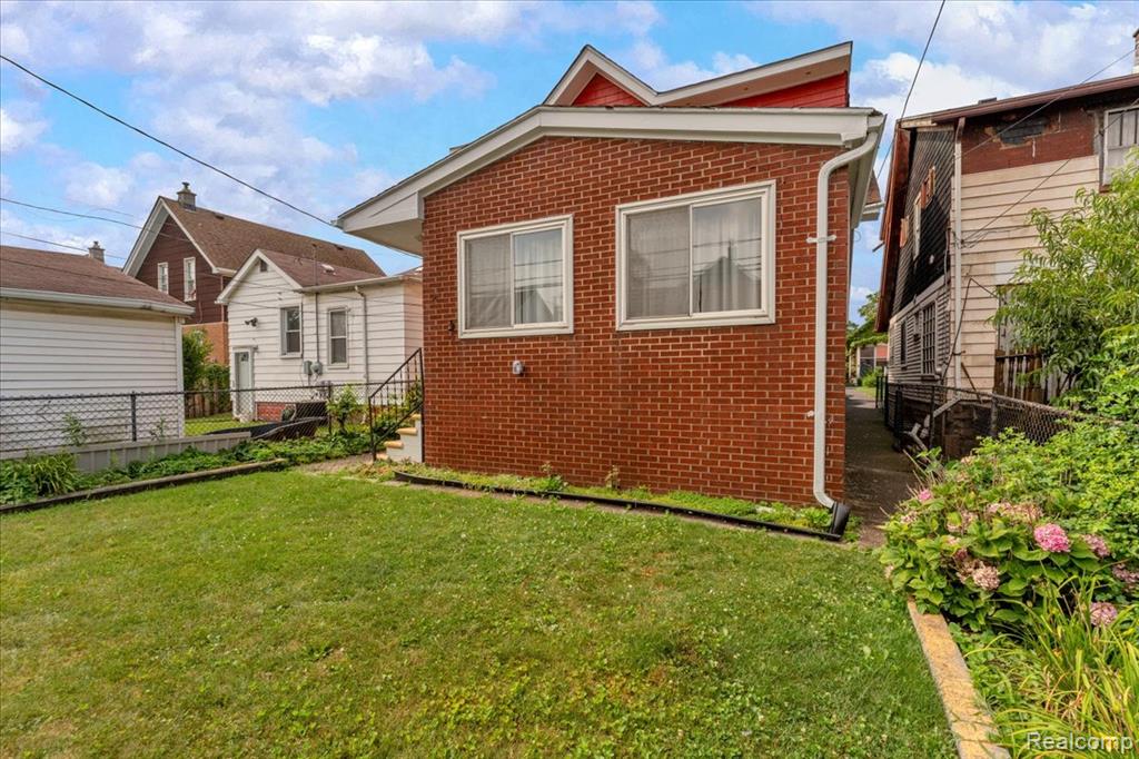 133 Oak Street Property Photo 29