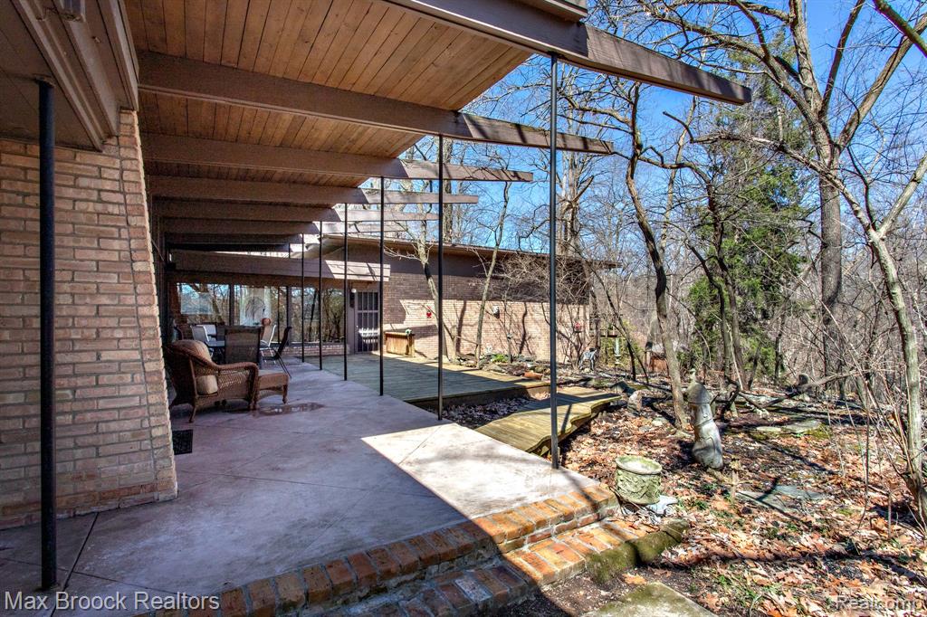30875 Franklin Road Property Photo 4