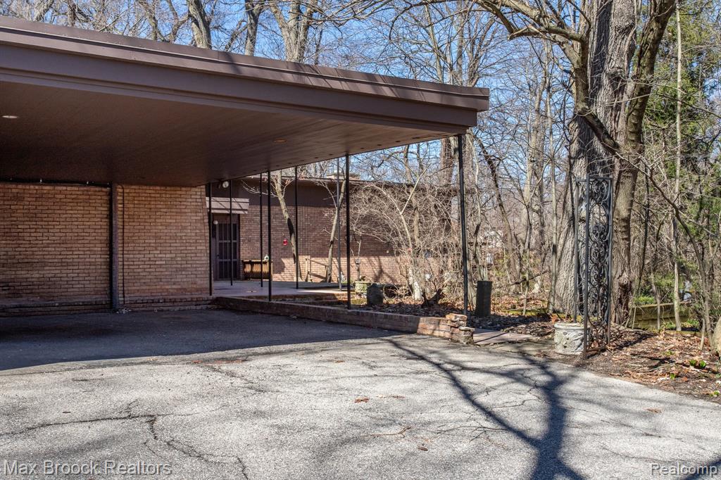30875 Franklin Road Property Photo 7