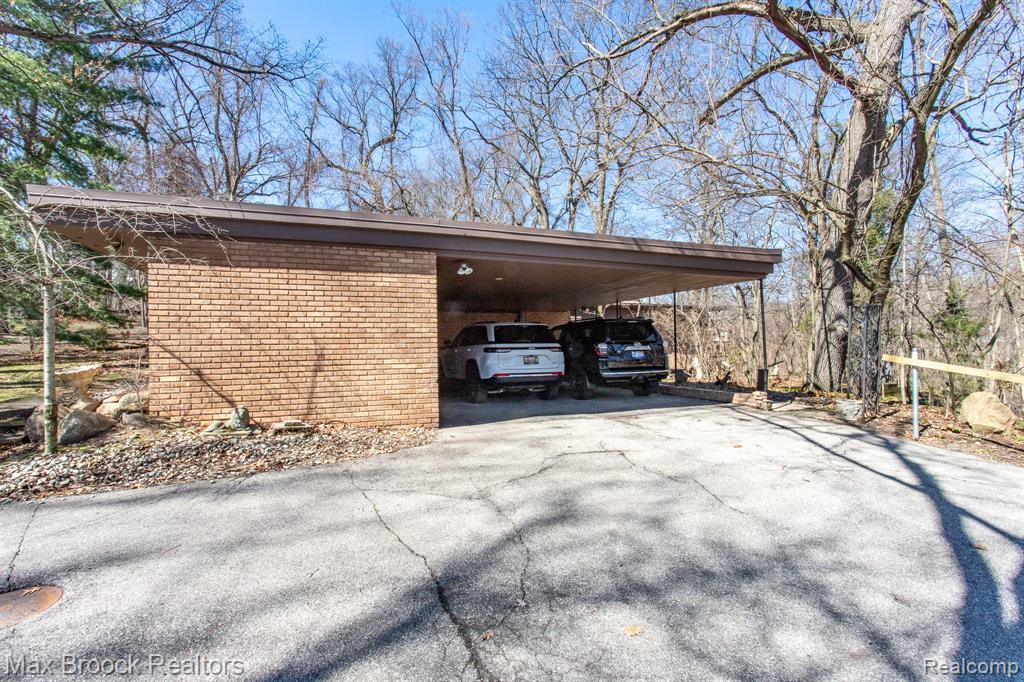 30875 Franklin Road Property Photo 8