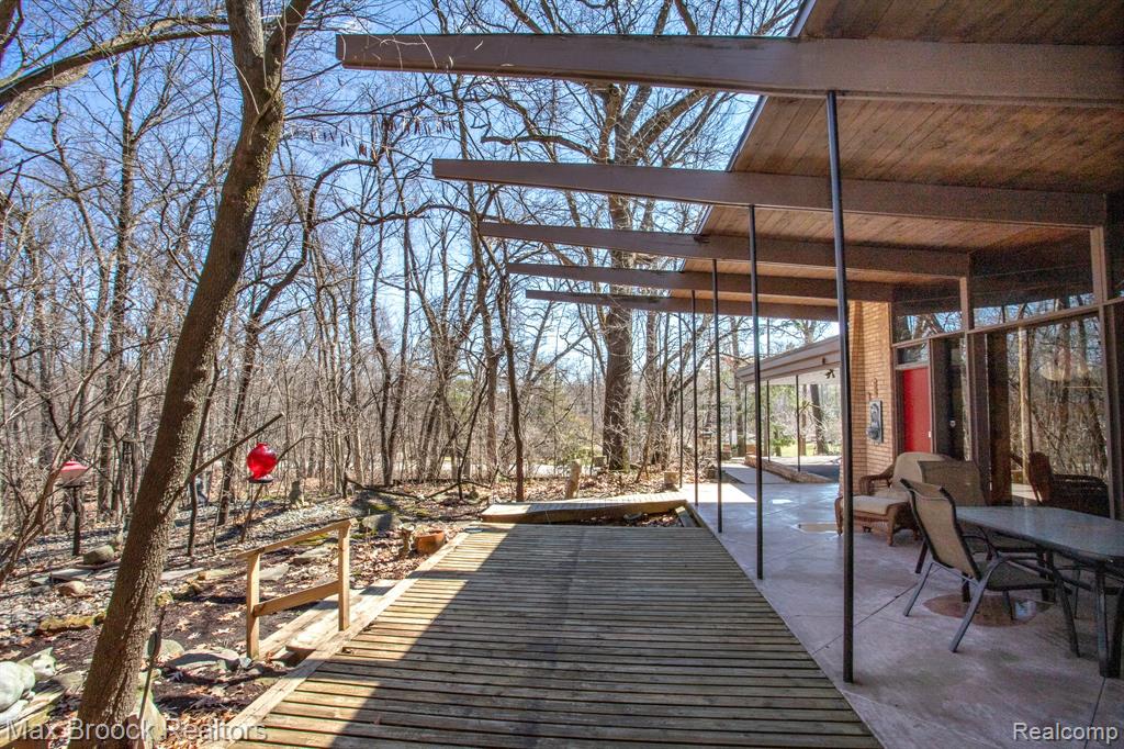 30875 Franklin Road Property Photo 9