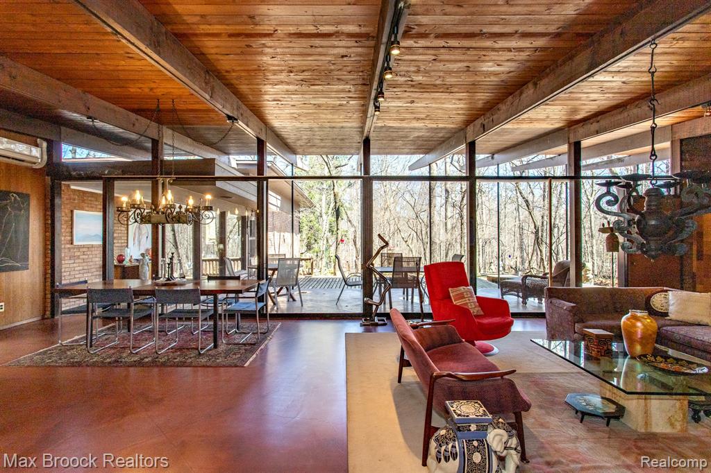 30875 Franklin Road Property Photo 17