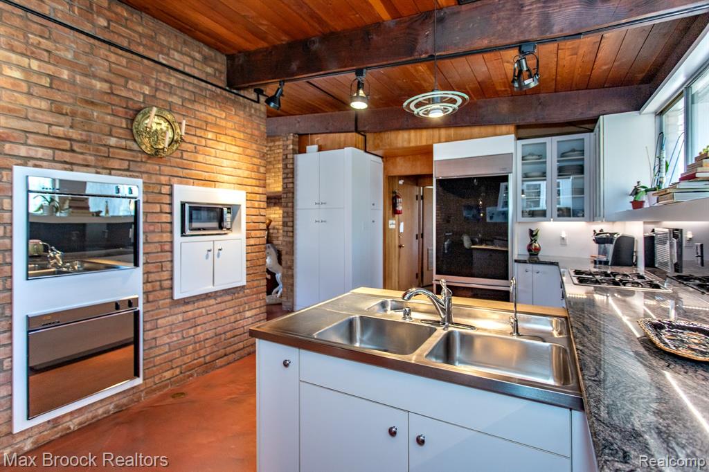 30875 Franklin Road Property Photo 24