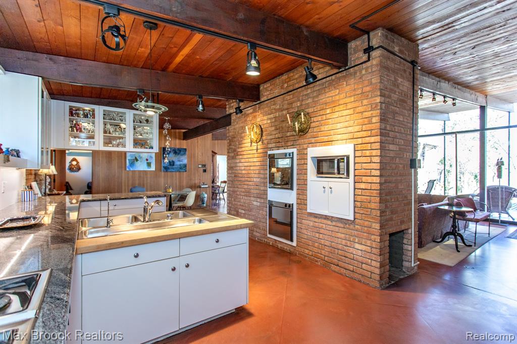 30875 Franklin Road Property Photo 25
