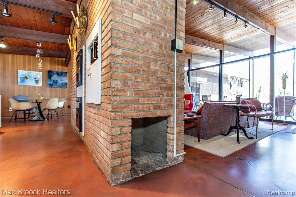 30875 Franklin Road Property Photo 26