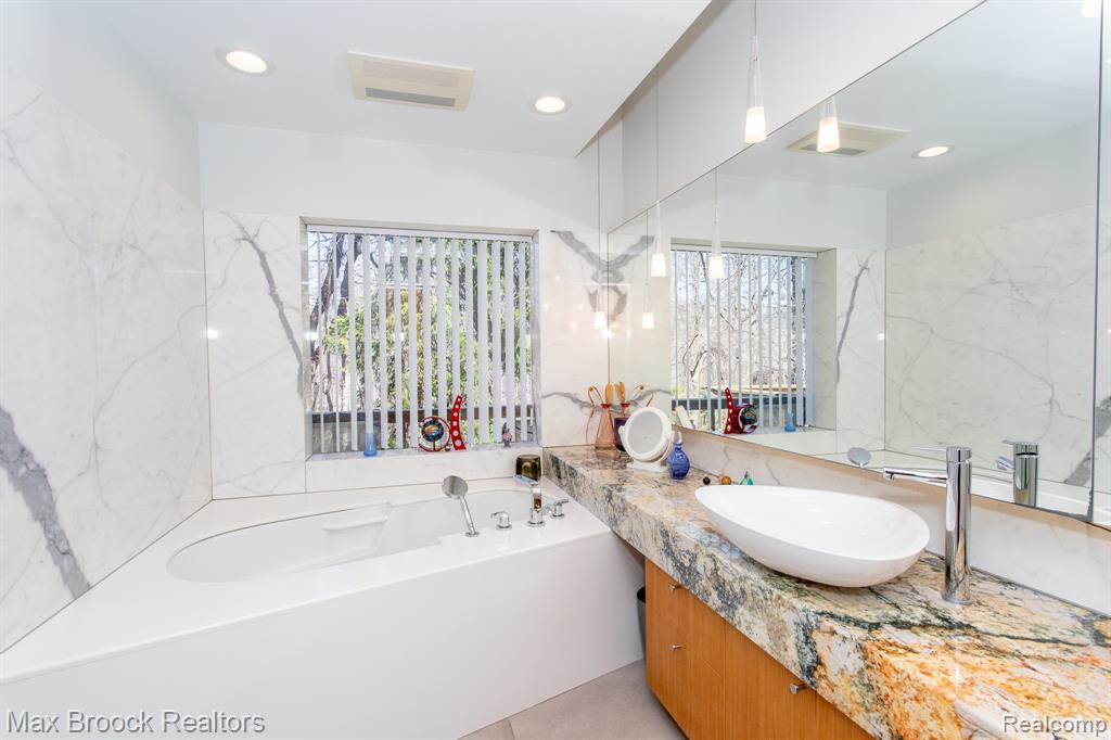 30875 Franklin Road Property Photo 58