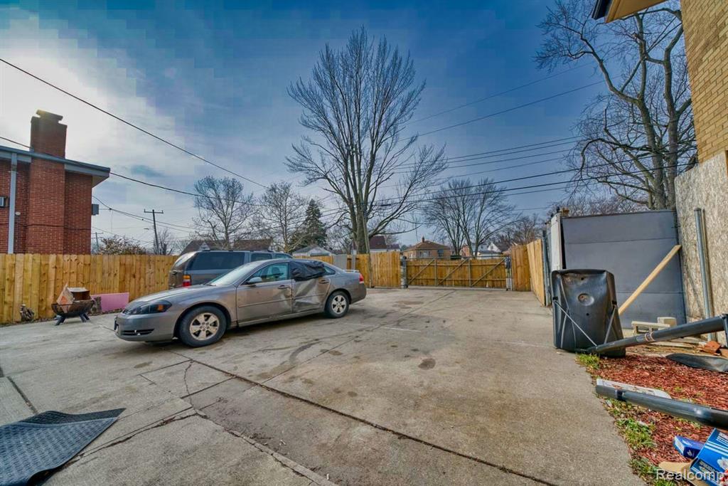 10325 Cadieux Road Property Photo 2