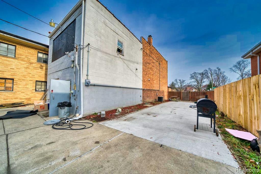 10325 Cadieux Road Property Photo 3