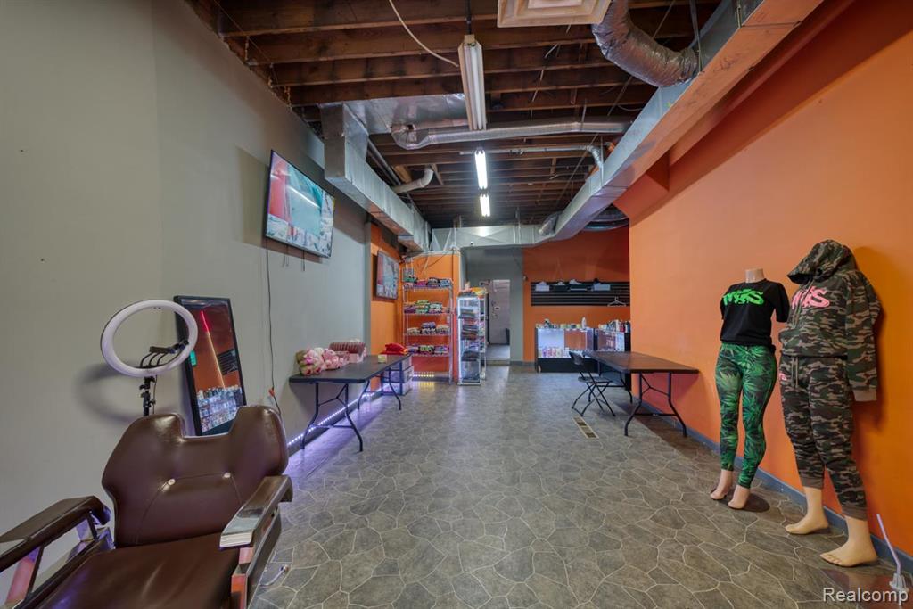 10325 Cadieux Road Property Photo 6