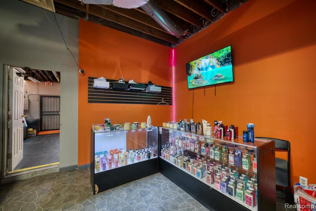 10325 Cadieux Road Property Photo 8