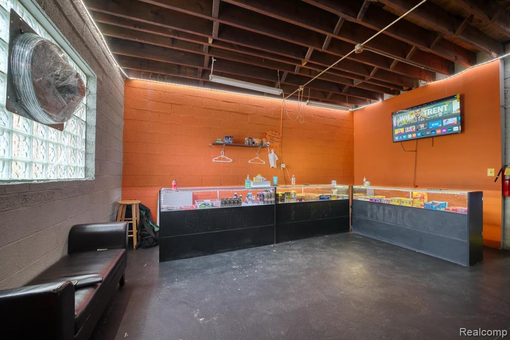 10325 Cadieux Road Property Photo 13