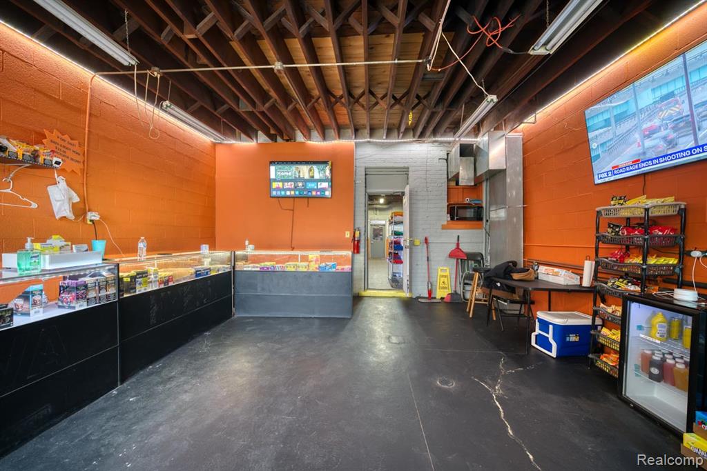 10325 Cadieux Road Property Photo 14