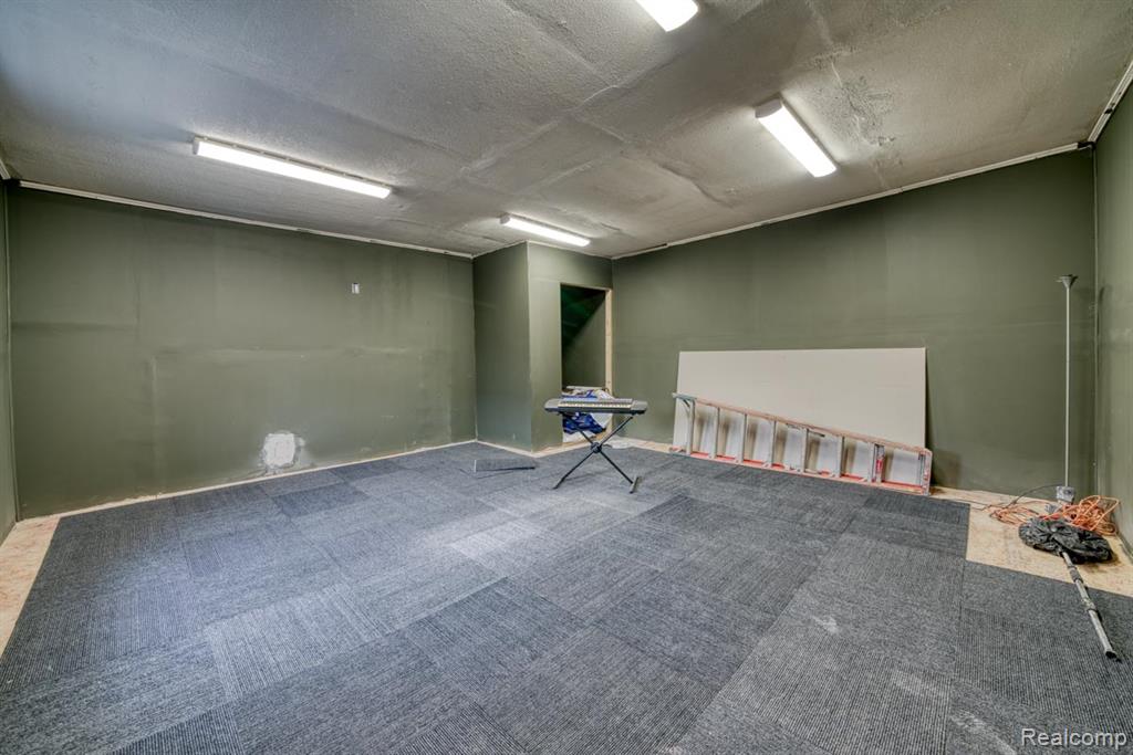10325 Cadieux Road Property Photo 17
