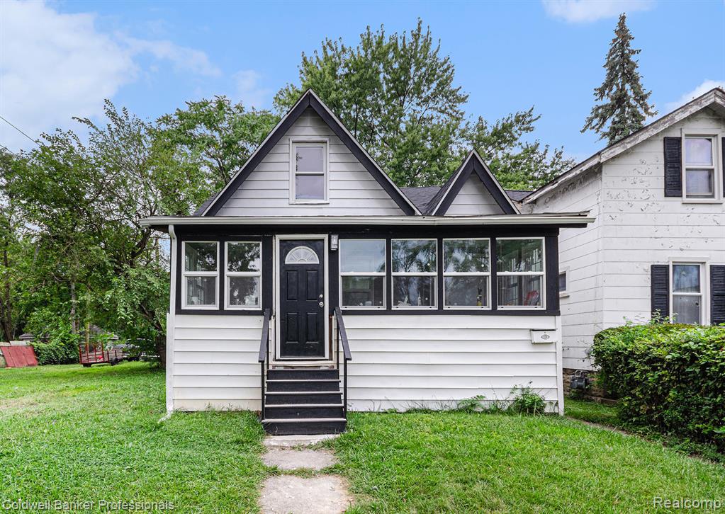 18037 Russell Street Property Photo 1