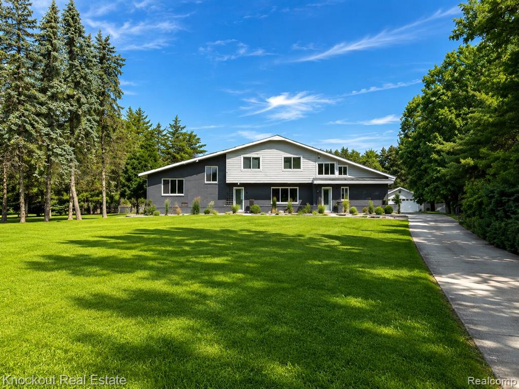 9239 Lange Road Property Photo 1