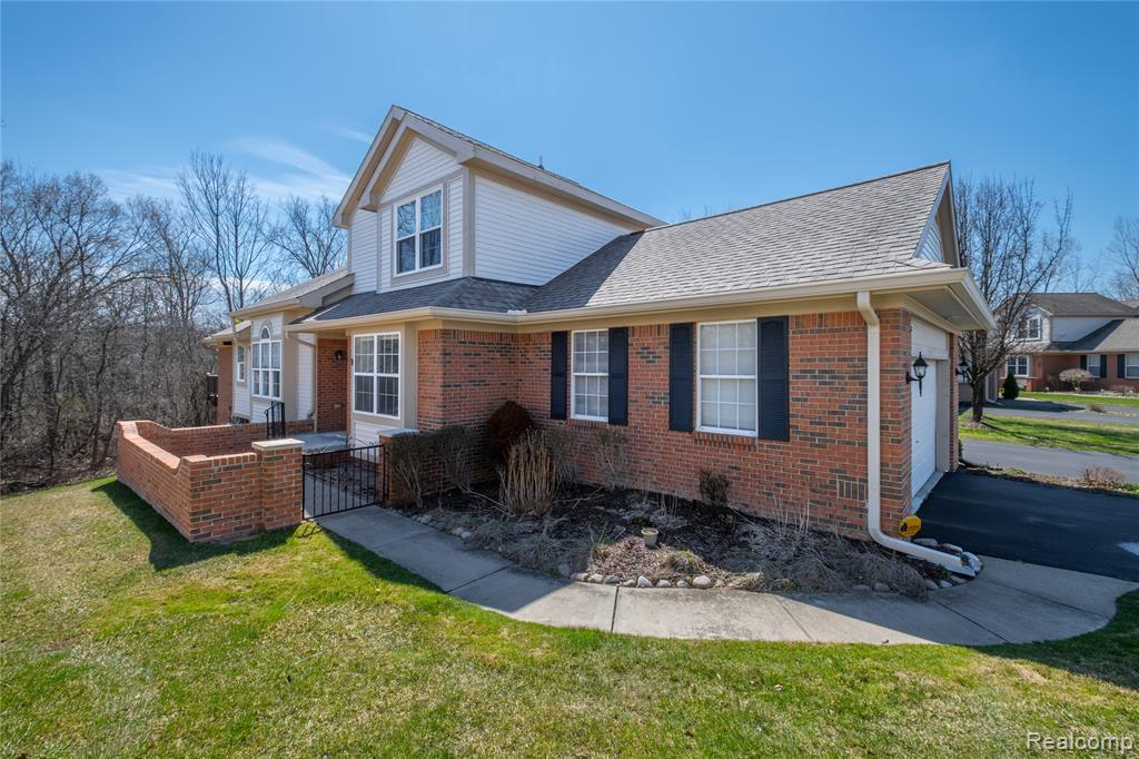 10381 Champions Circle Property Photo 1