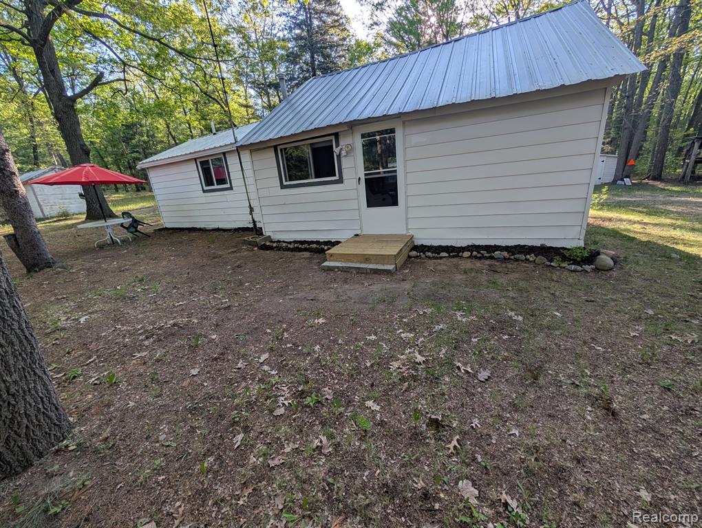 3821 S Townline Road Property Photo 1