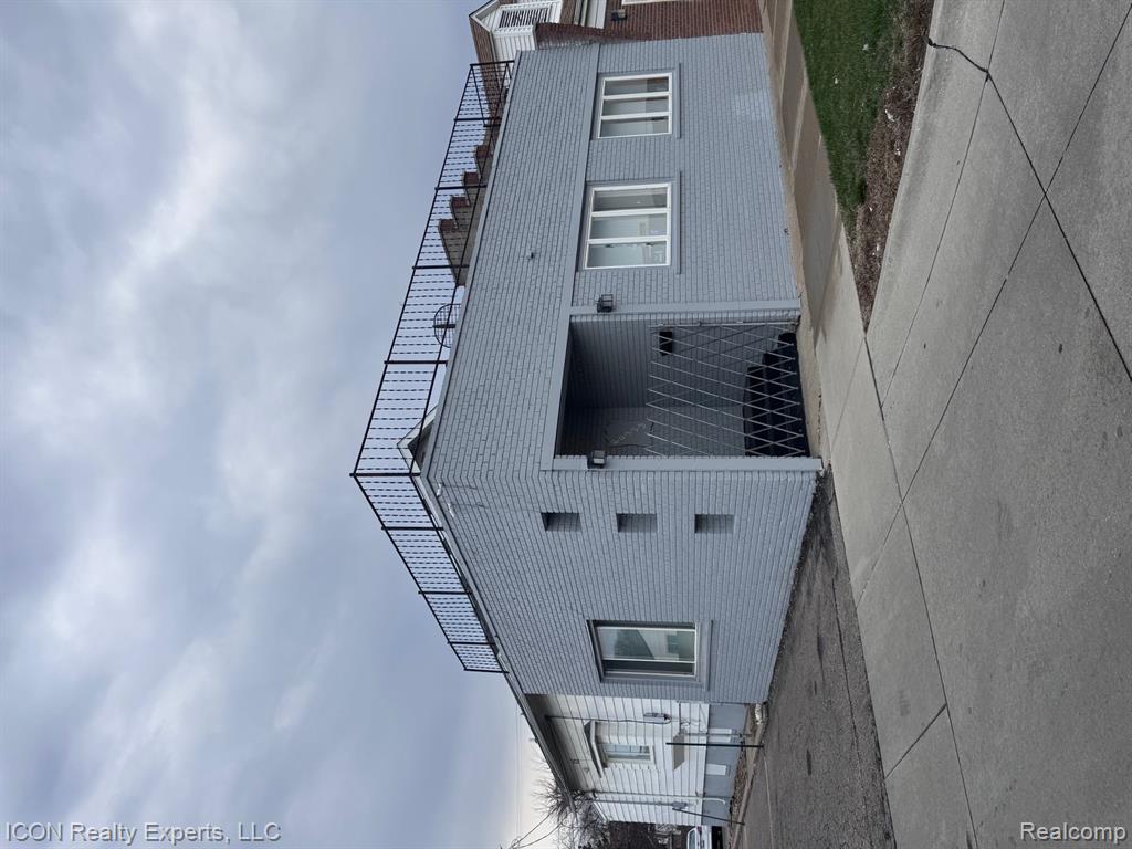 29323 Gratiot Avenue
