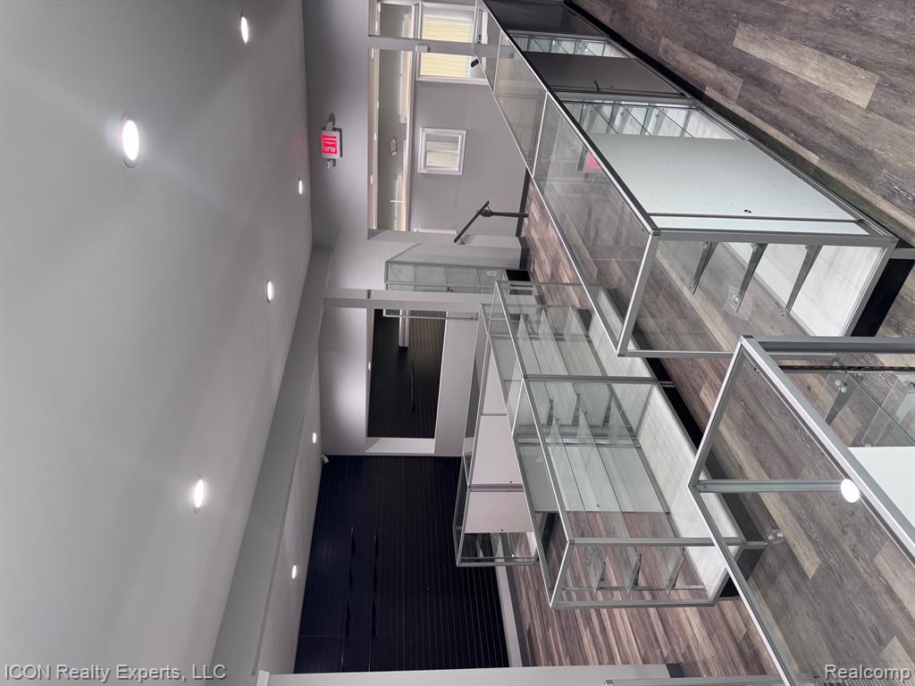 29323 Gratiot Avenue Property Photo 5
