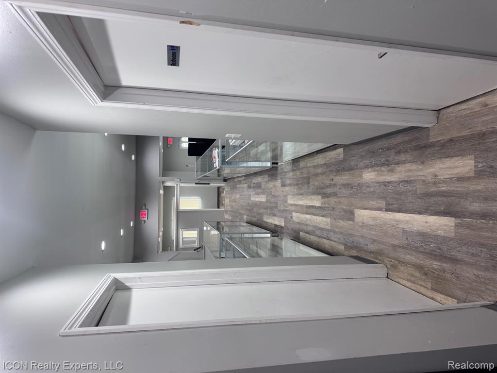 29323 Gratiot Avenue Property Photo 8