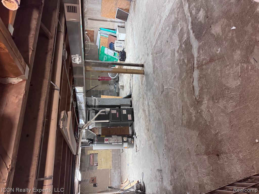 29323 Gratiot Avenue Property Photo 9