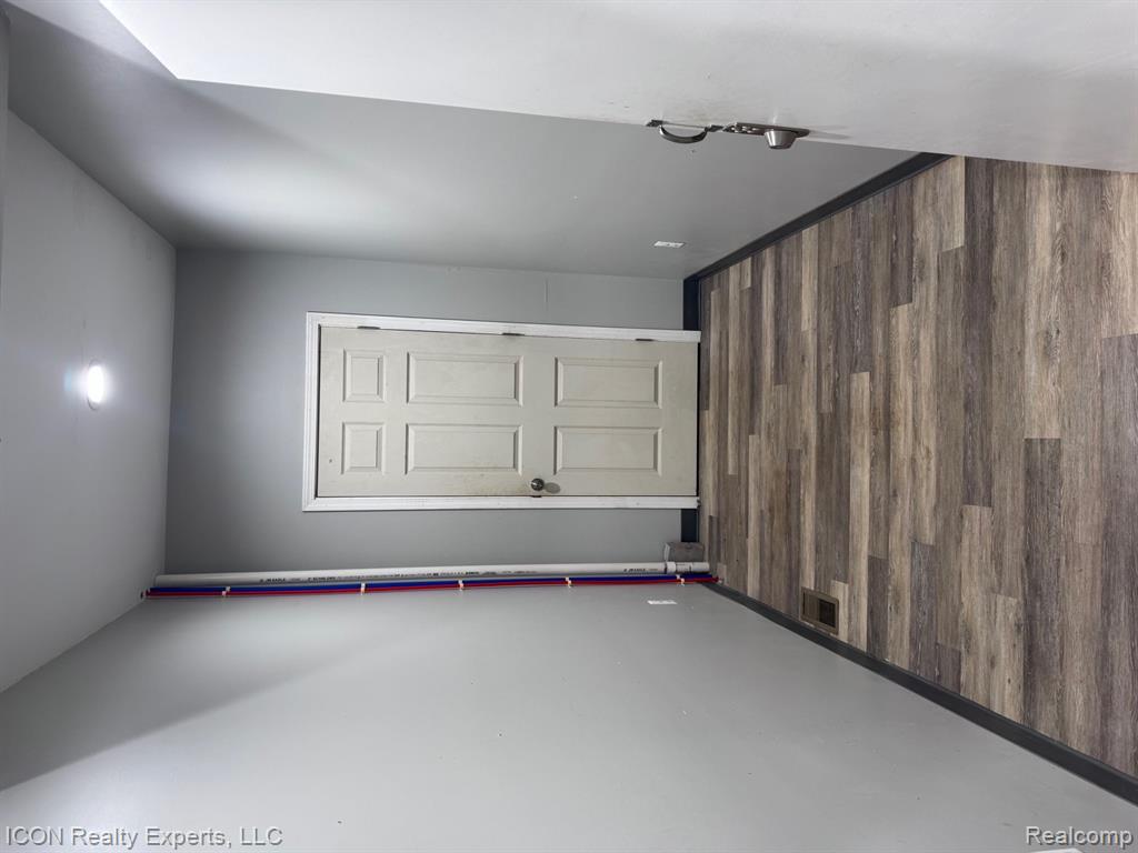 29323 Gratiot Avenue Property Photo 10