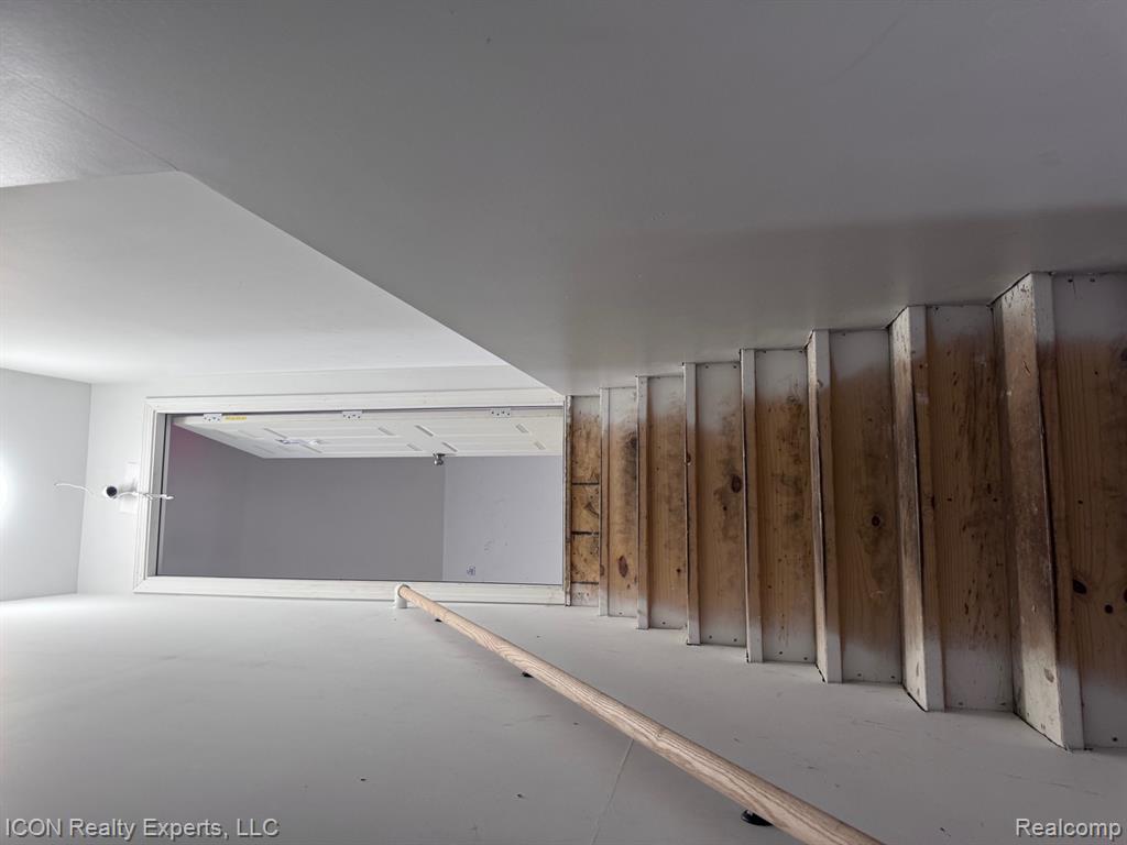 29323 Gratiot Avenue Property Photo 11