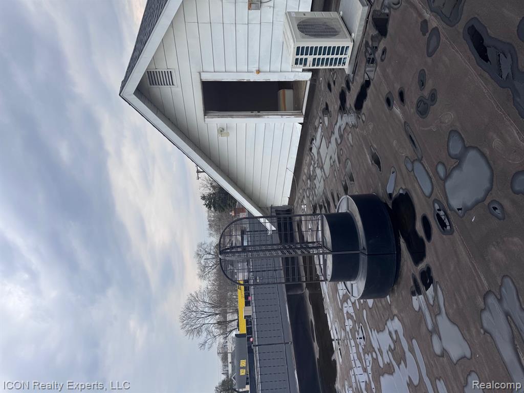 29323 Gratiot Avenue Property Photo 12