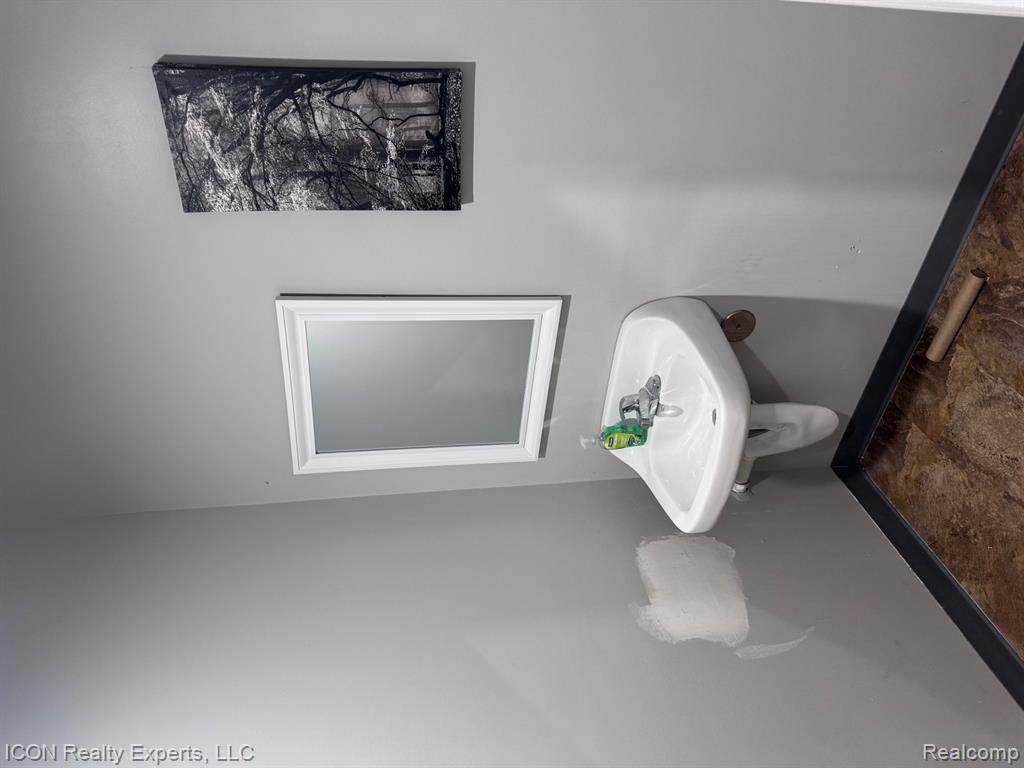 29323 Gratiot Avenue Property Photo 15