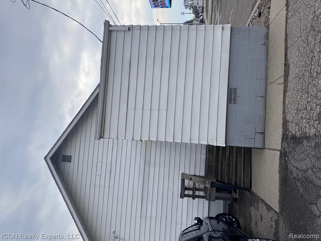 29323 Gratiot Avenue Property Photo 17