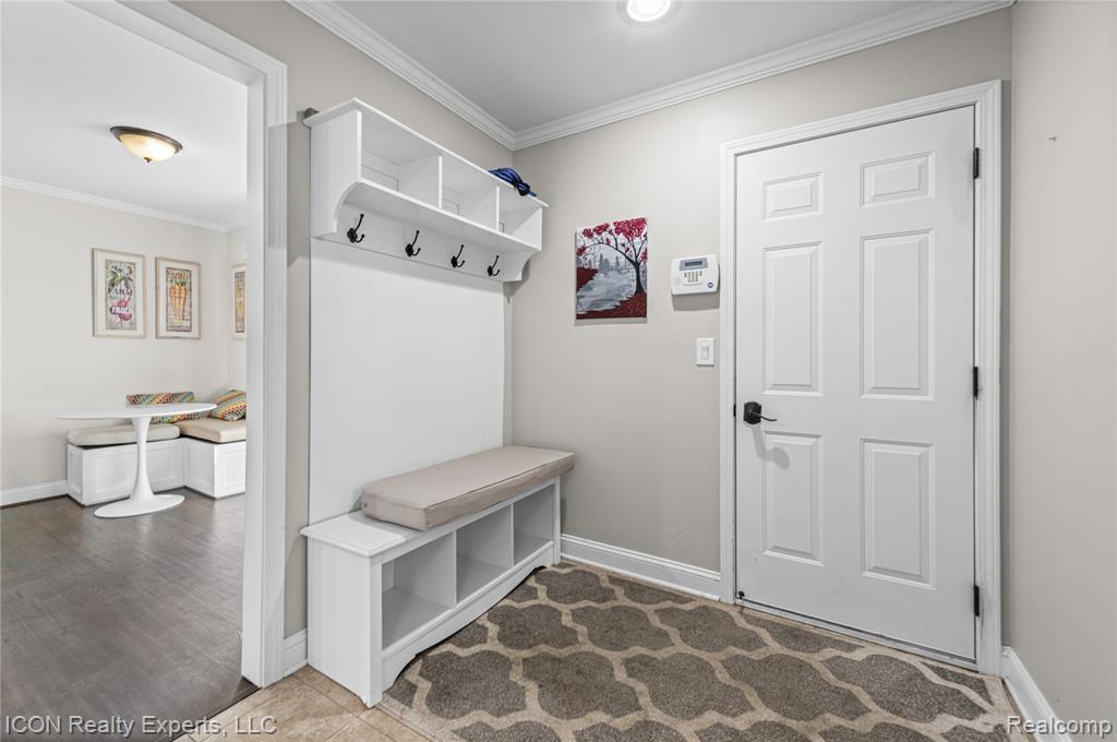 3754 Knightbridge Circle Property Photo 3