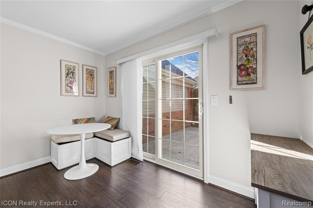3754 Knightbridge Circle Property Photo 5