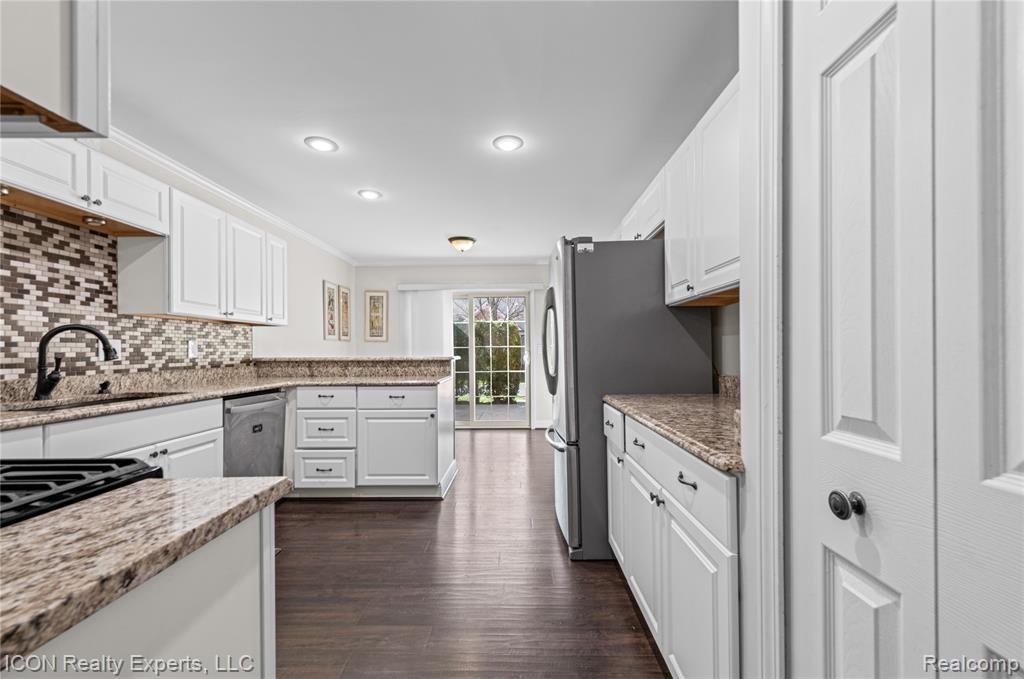 3754 Knightbridge Circle Property Photo 7