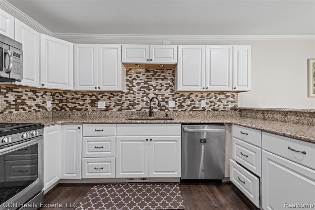 3754 Knightbridge Circle Property Photo 8