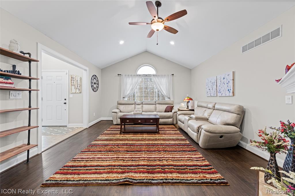 3754 Knightbridge Circle Property Photo 11