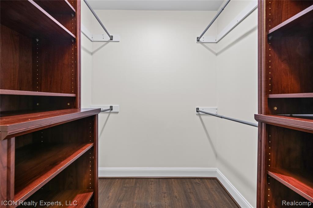 3754 Knightbridge Circle Property Photo 18