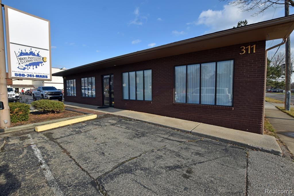 311 SOUTHBOUND GRATIOT Avenue Property Photo 1