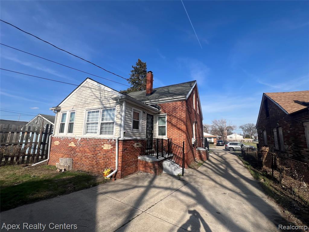 20411 Washburn Street Property Photo 3