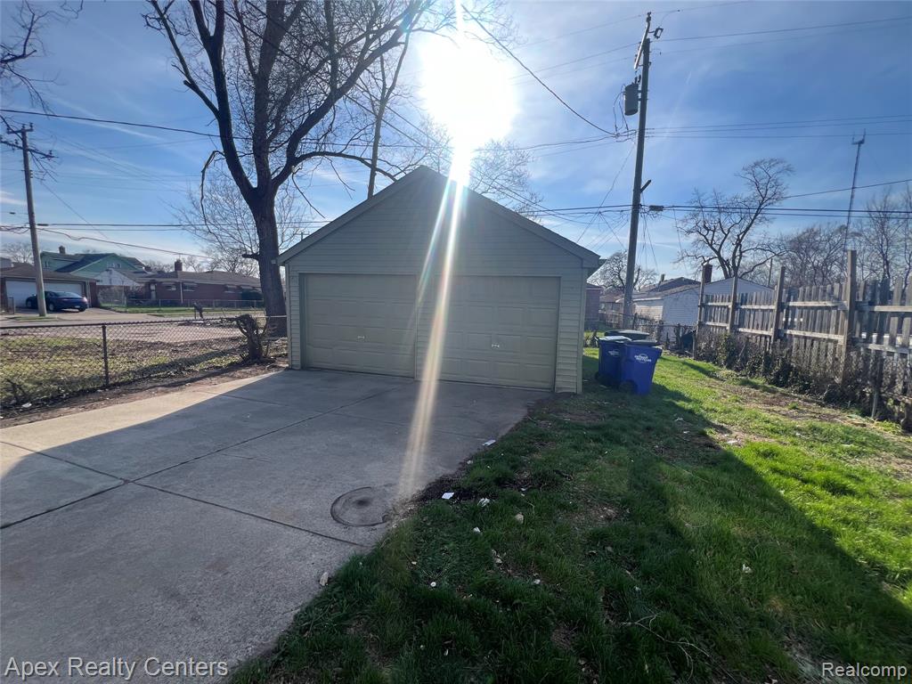 20411 Washburn Street Property Photo 5