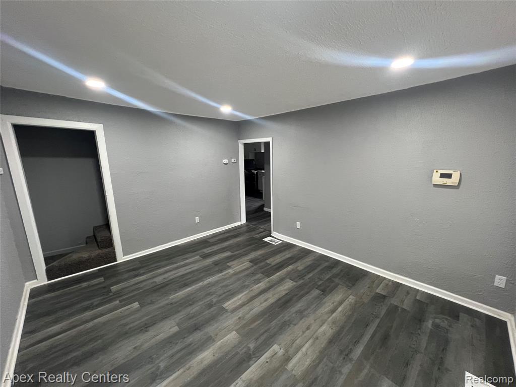 20411 Washburn Street Property Photo 6