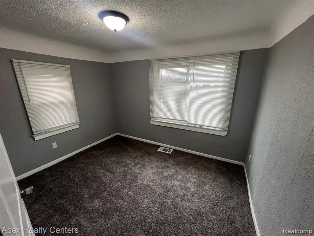 20411 Washburn Street Property Photo 8